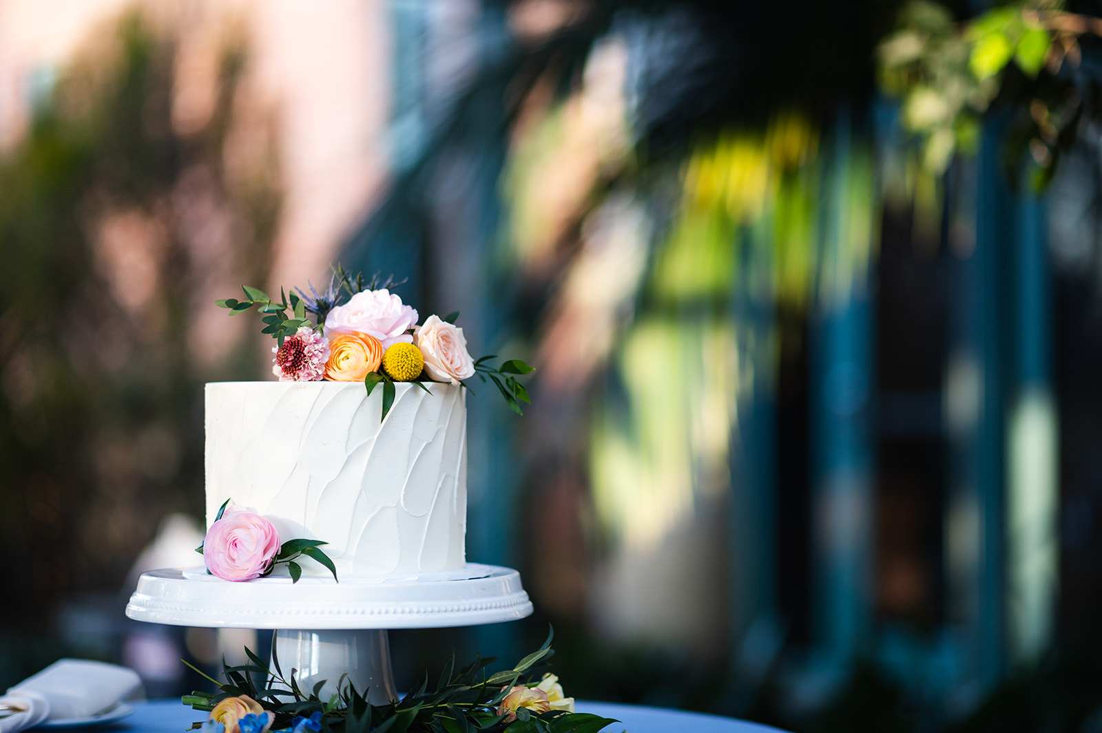 Event's to Woo wedding couple photography at the Atrium at Meadowlark in Vienna VA cake